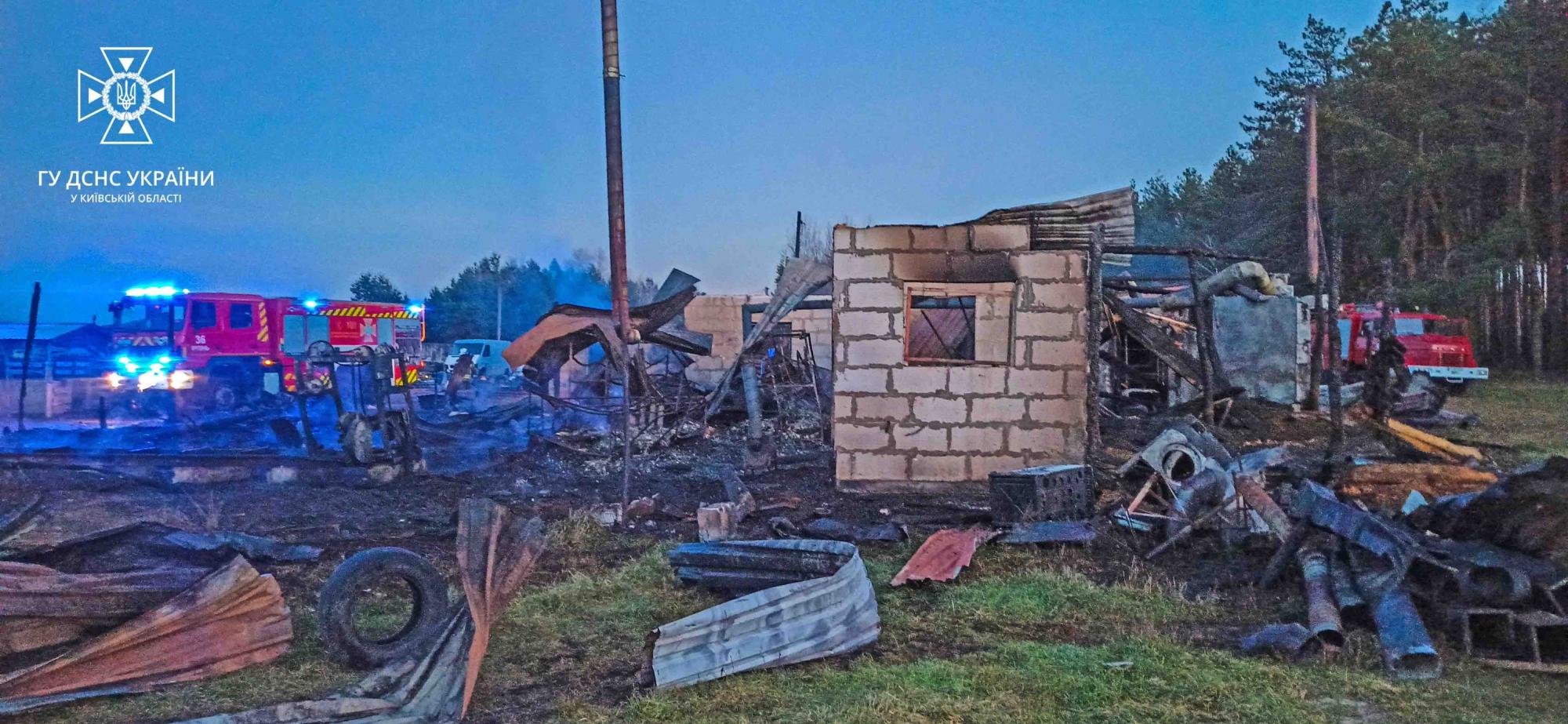 Під Ірпенем згоріло 450 квадратів, бо власник не дозволив рятувальникам набрати води: сказав, що не можна