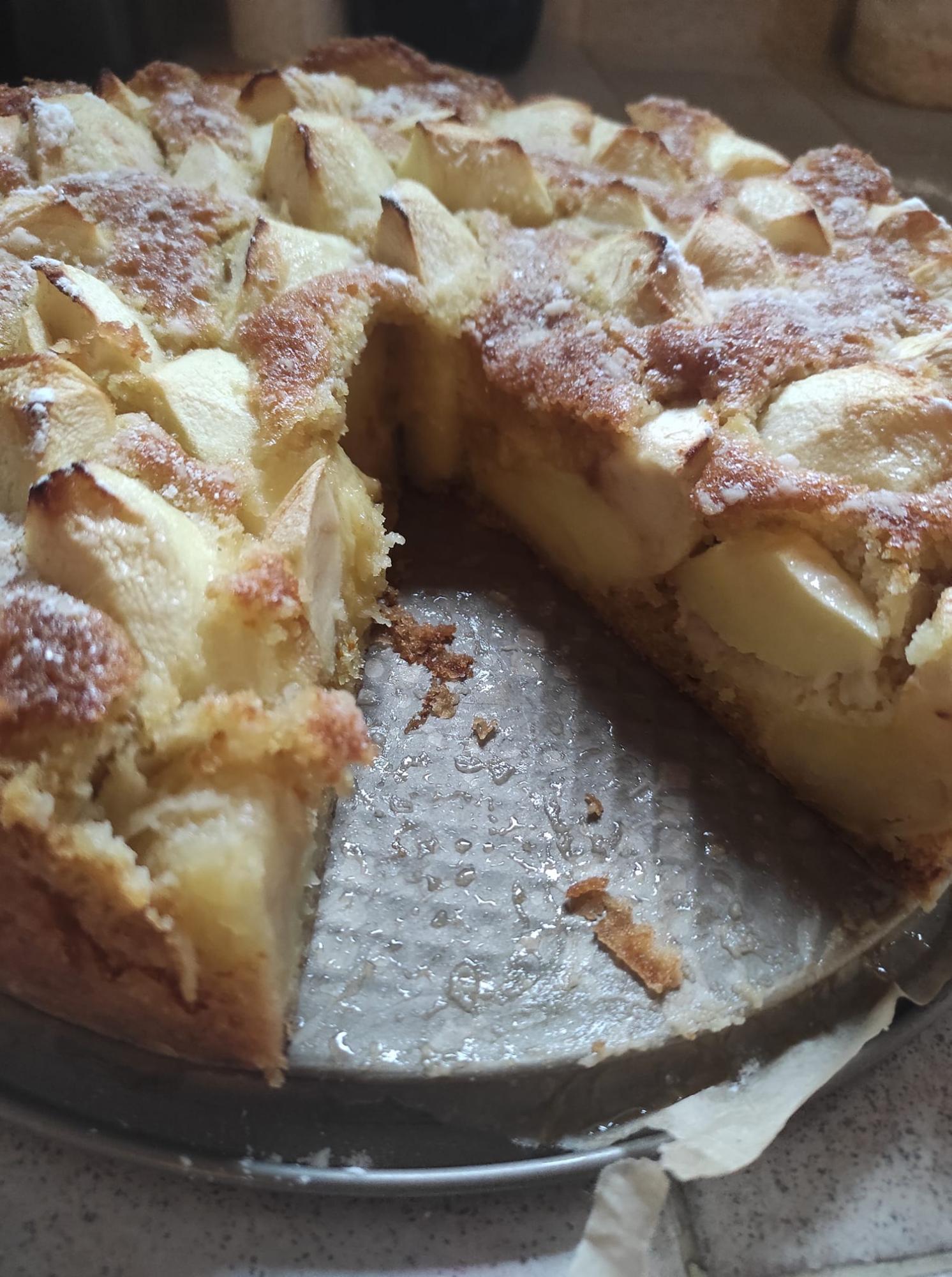 Яблочный шедевр: галицкая хозяйка поделилась уникальным рецептом пирога