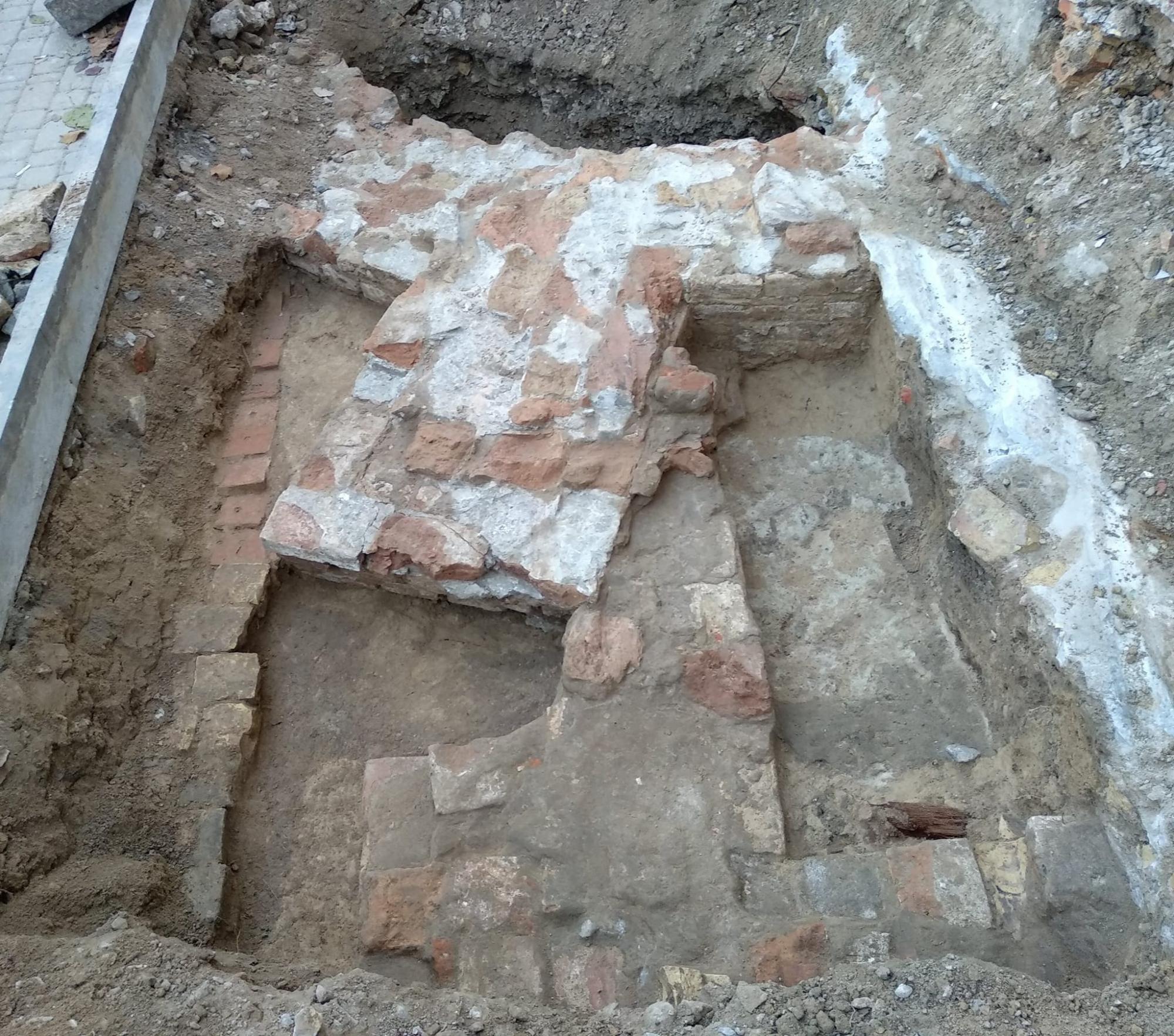 Нова київська таємниця: біля стін Софійського собору знайшли залишки загадкової будівлі (фото)