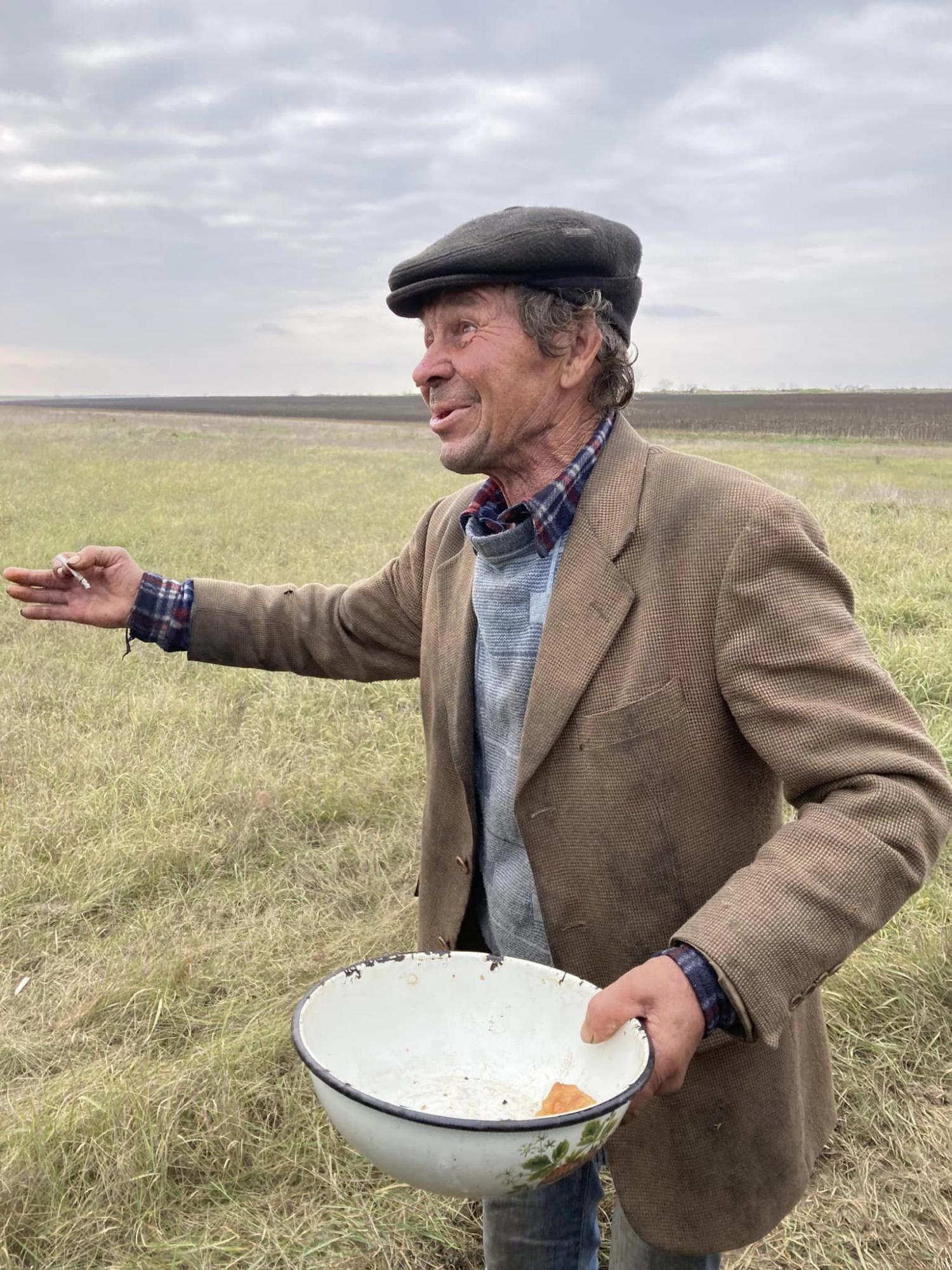 У Таврійську місцеві жителі нагодували ЗСУ пиріжками: фото, яке чіпає до сліз