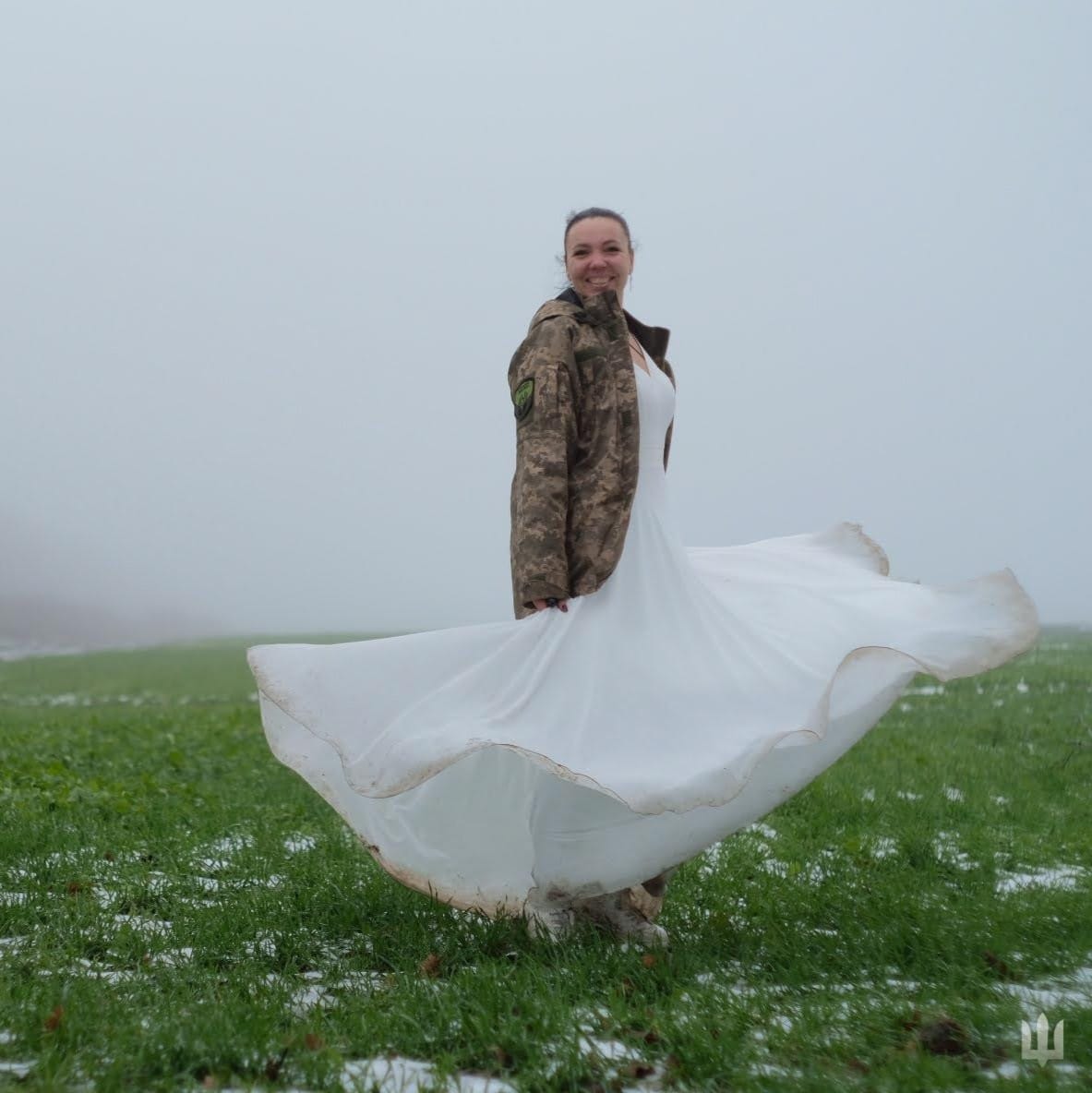 Наречена подолала 700 км, аби вийти заміж просто на передовій: чуттєві фото