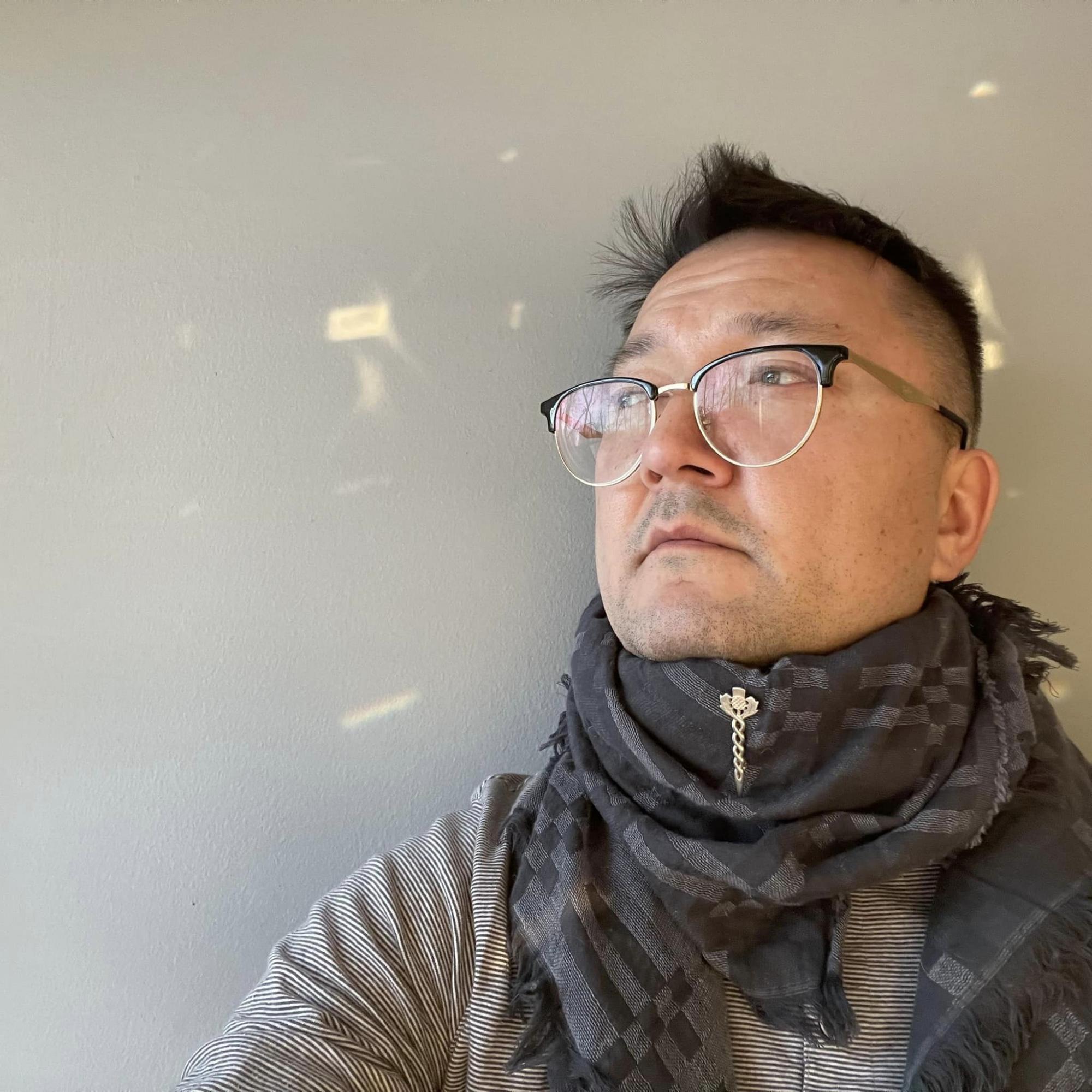 Працював у NASA. Українського письменника звинуватили у фейковій біографії: розгорається скандал