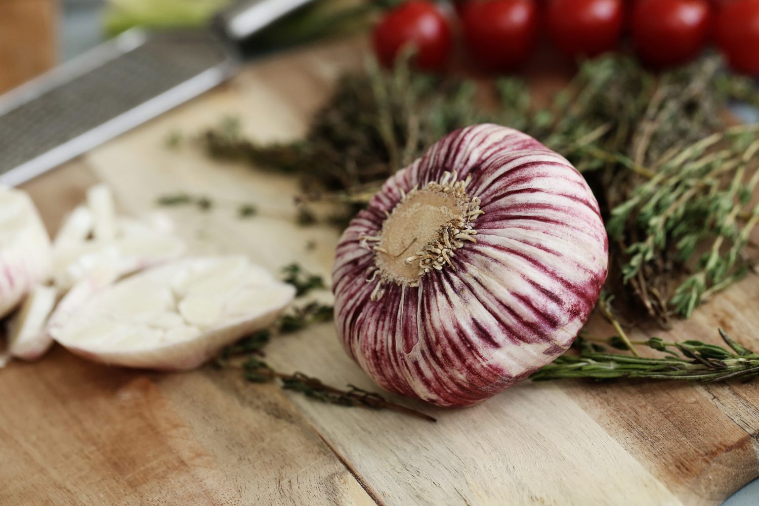 8 простых лайфхаков, которые помогут избавиться от запаха лука и чеснока из посуды