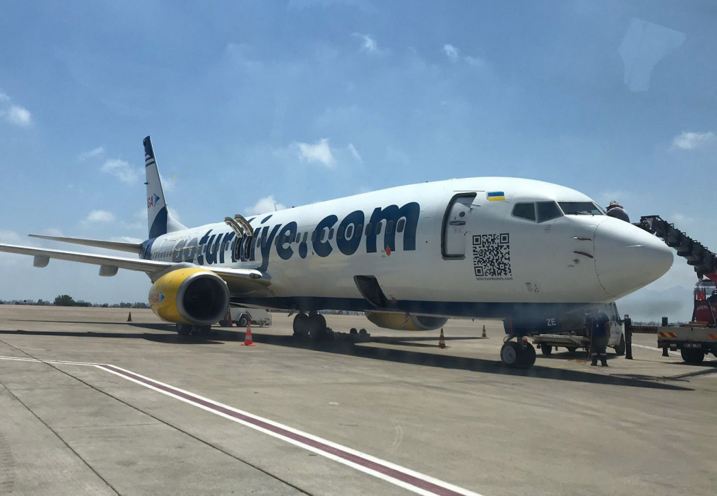 На турецькій реєстрації. Українські літаки готують для перевезення росіян