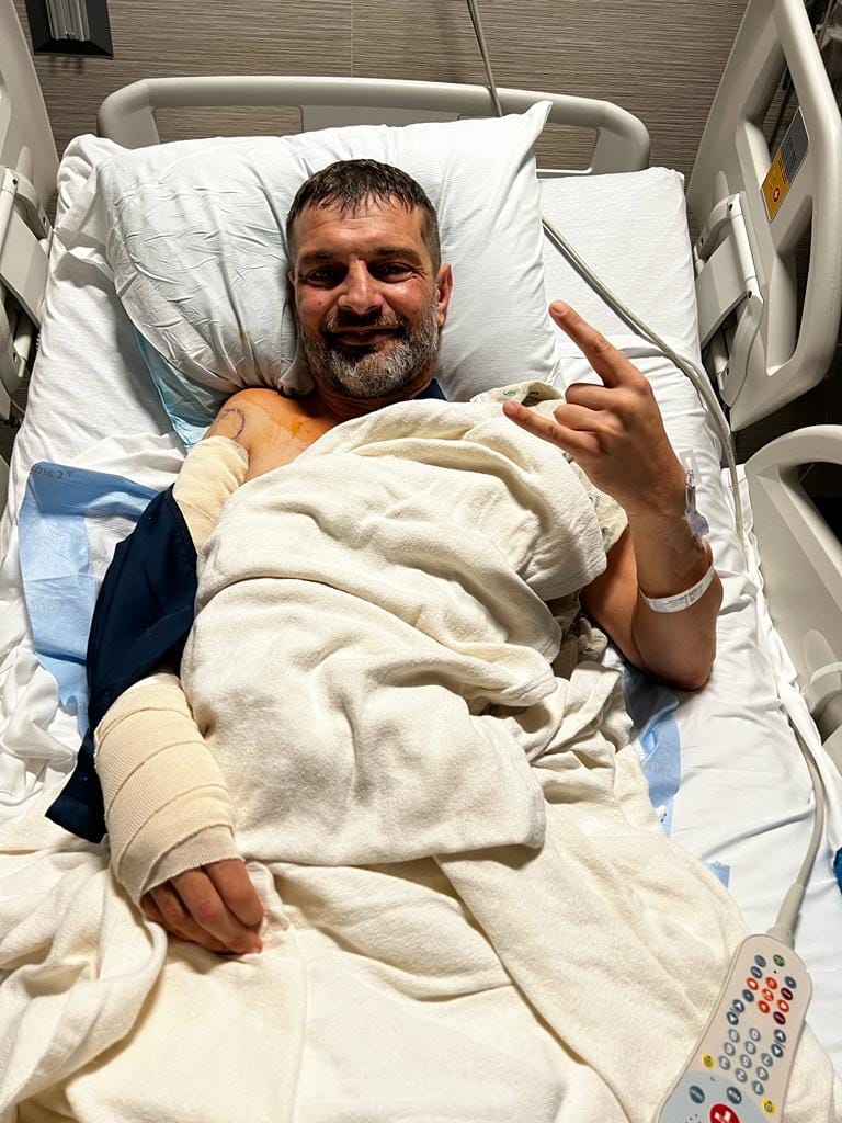 "Нарешті сім'я докупи". Захисник Маріуполя Діанов возз'єднався з дружиною після розлучення (фото)