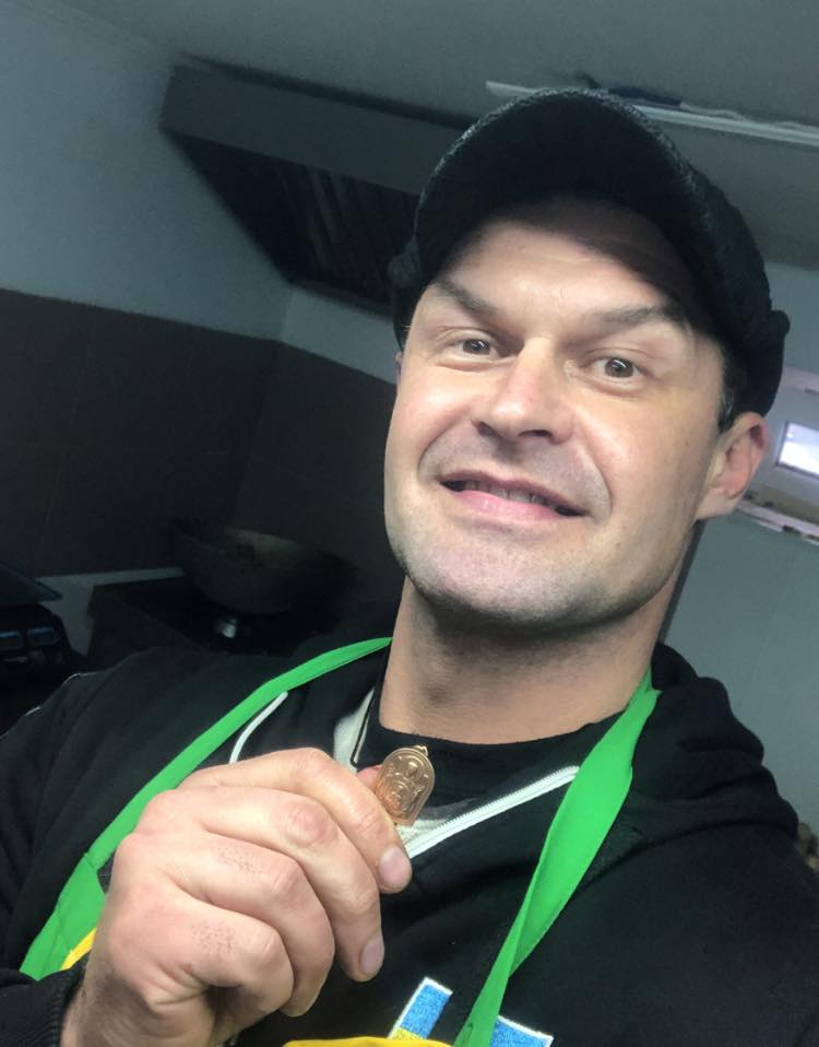 Зірка "МастерШеф" розкрив подробиці служби в ЗСУ і розповів, чим годує воїнів на передовій