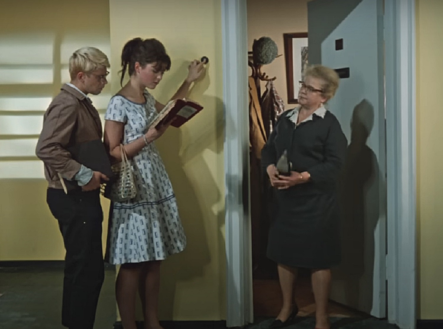 Чому в "хрущовках" двері відкривалися всередину? Три "дуже радянських" причини