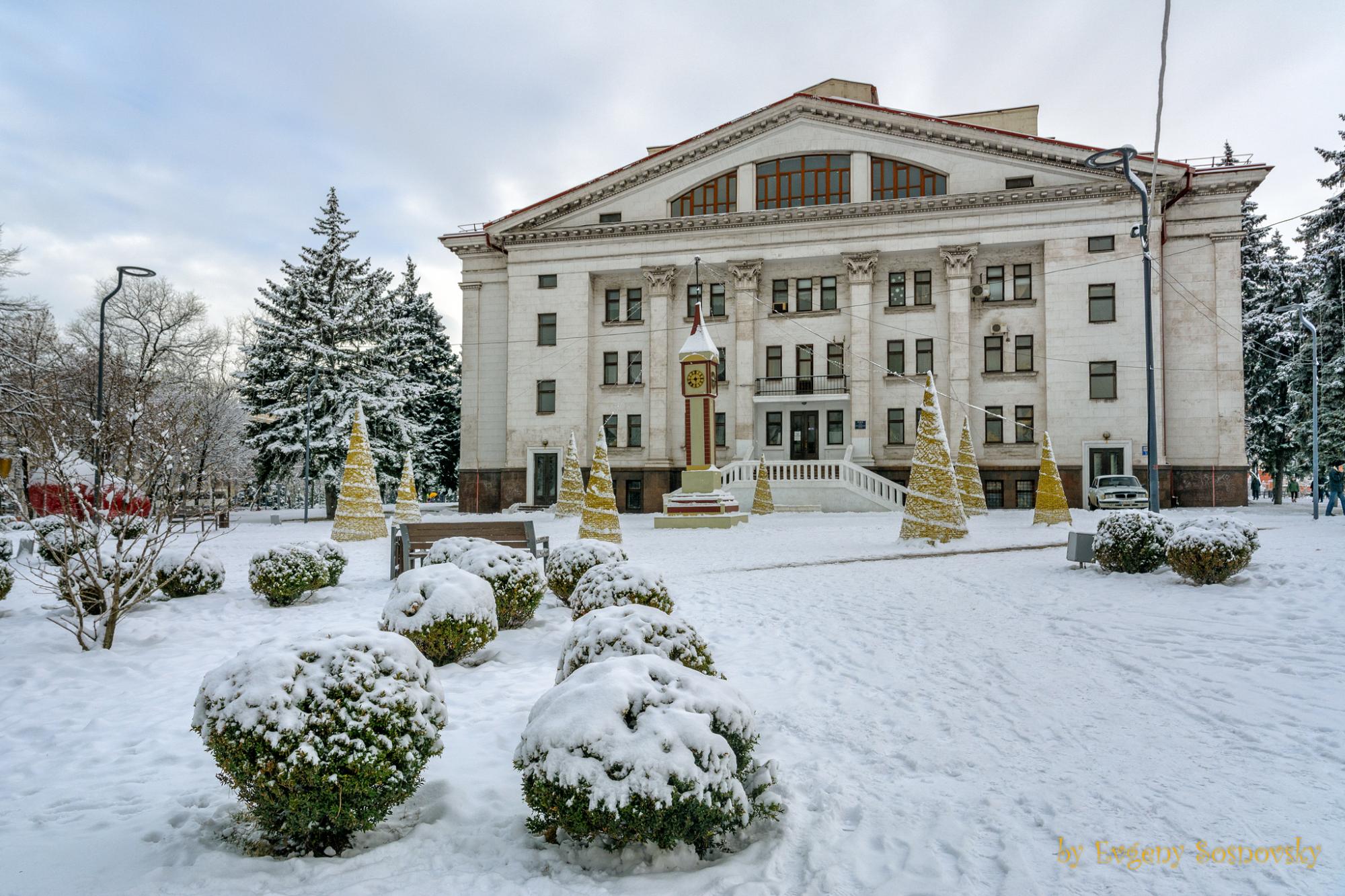 Последнее Рождество в Мариуполе: смотрите фото, которые были тайно увезены из блокадного города