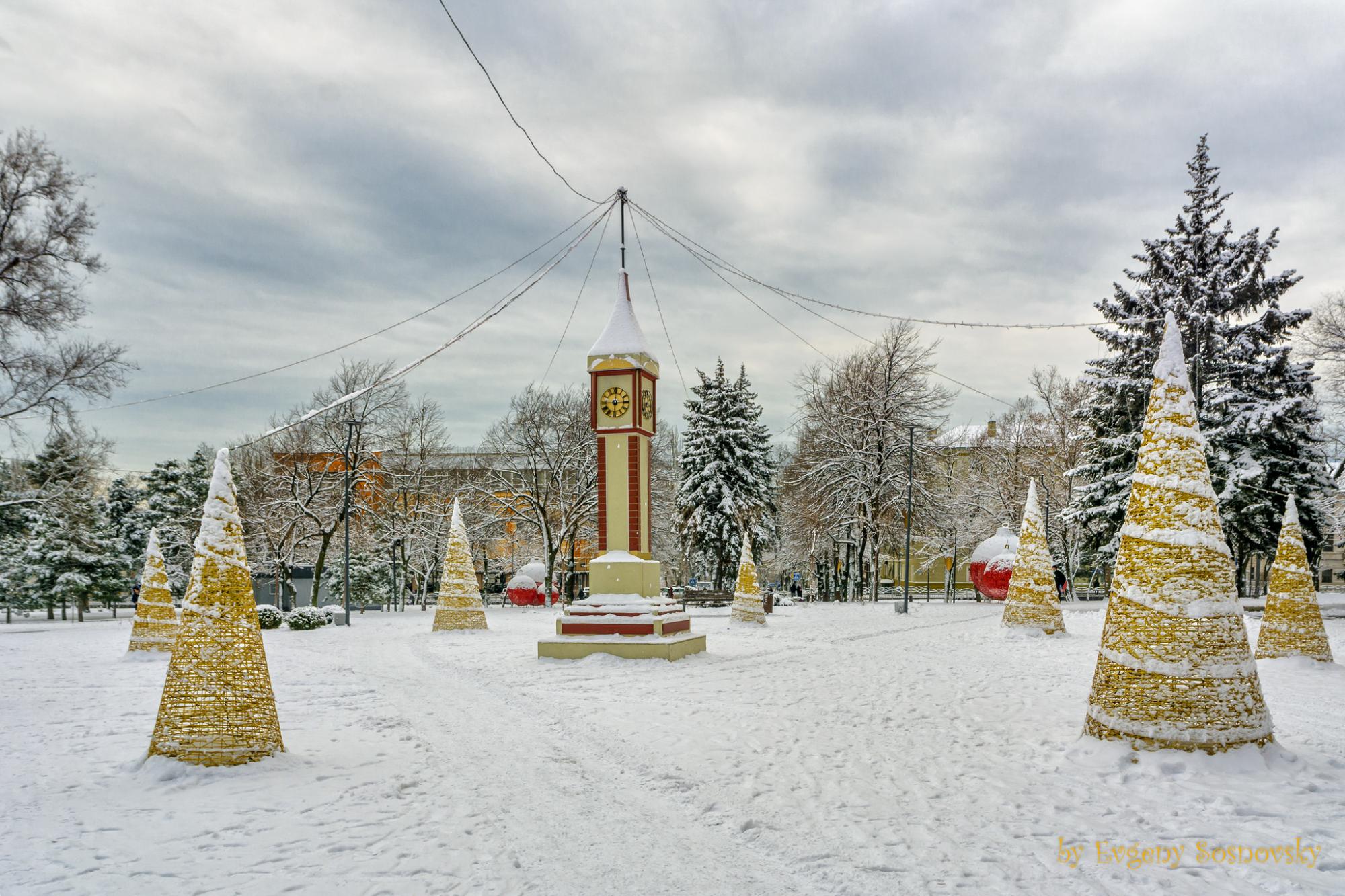 Последнее Рождество в Мариуполе: смотрите фото, которые были тайно увезены из блокадного города