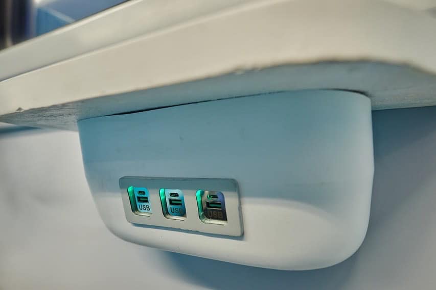 Укрзалізниця представила новий поїзд електрички: як він виглядає, і що там є