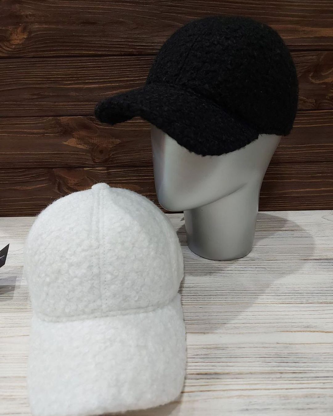 Наймодніші шапки 2023, які "порвали" всі тренди. Ви ще не купили одну из них?