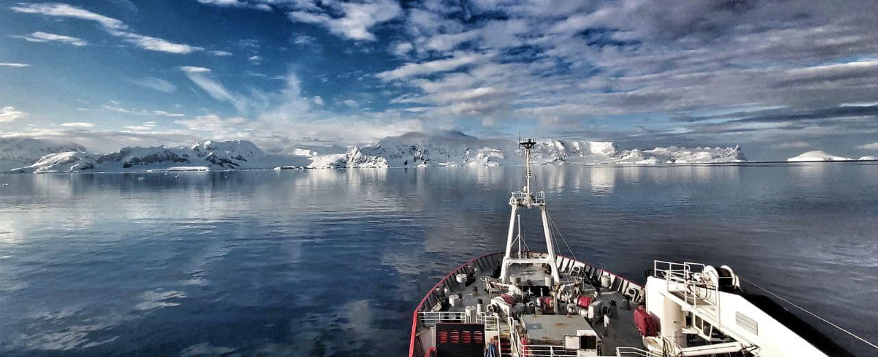 Український криголам прибув до станції Вернадського: полярники показали неймовірні фото