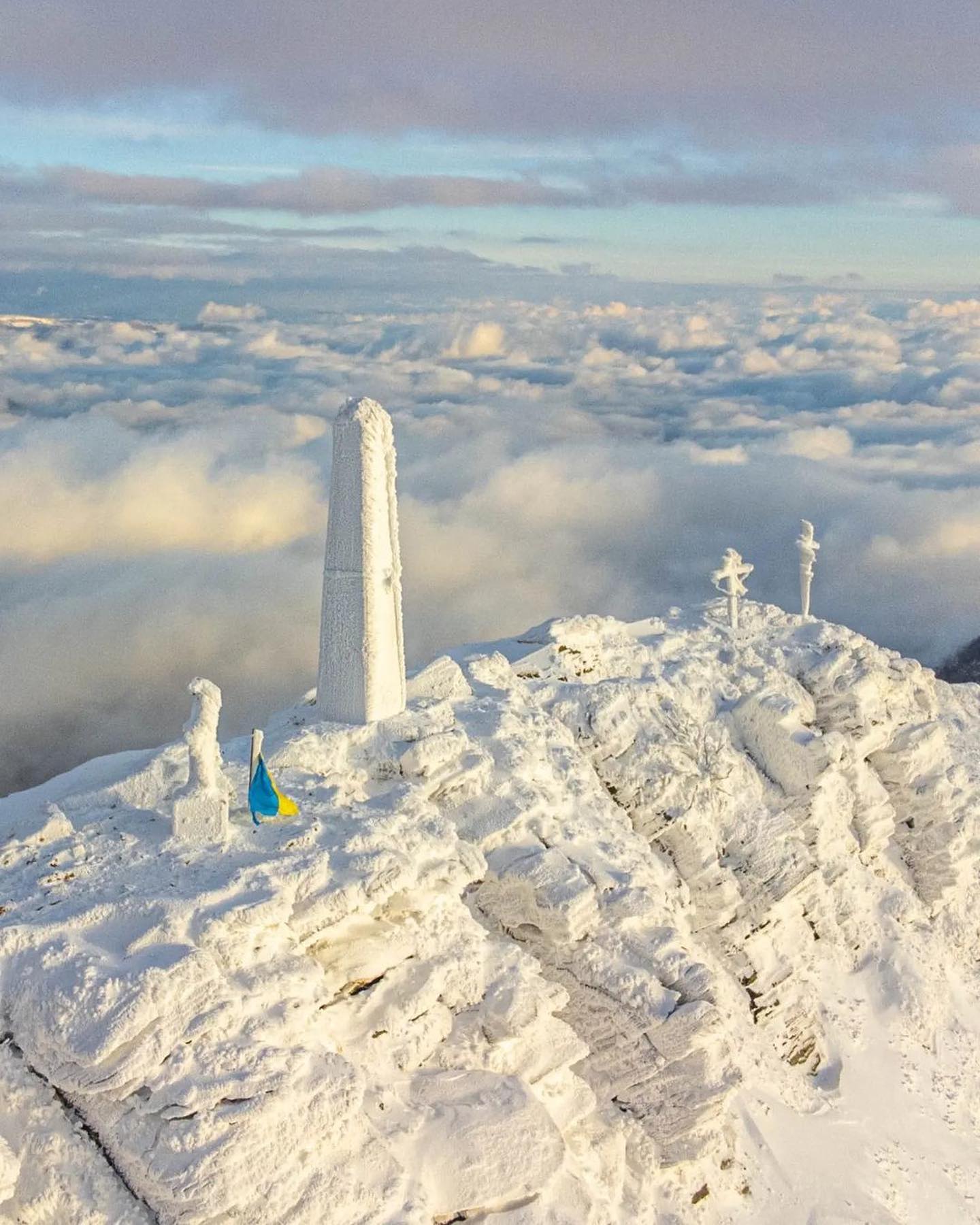 Сеть покорили удивительные фото заснеженных Карпат: вы только посмотрите на эту красоту