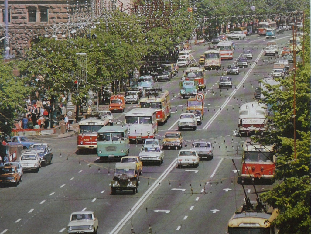 Главную улицу Киева перекроют: как долго продлится капитальный ремонт Крещатика