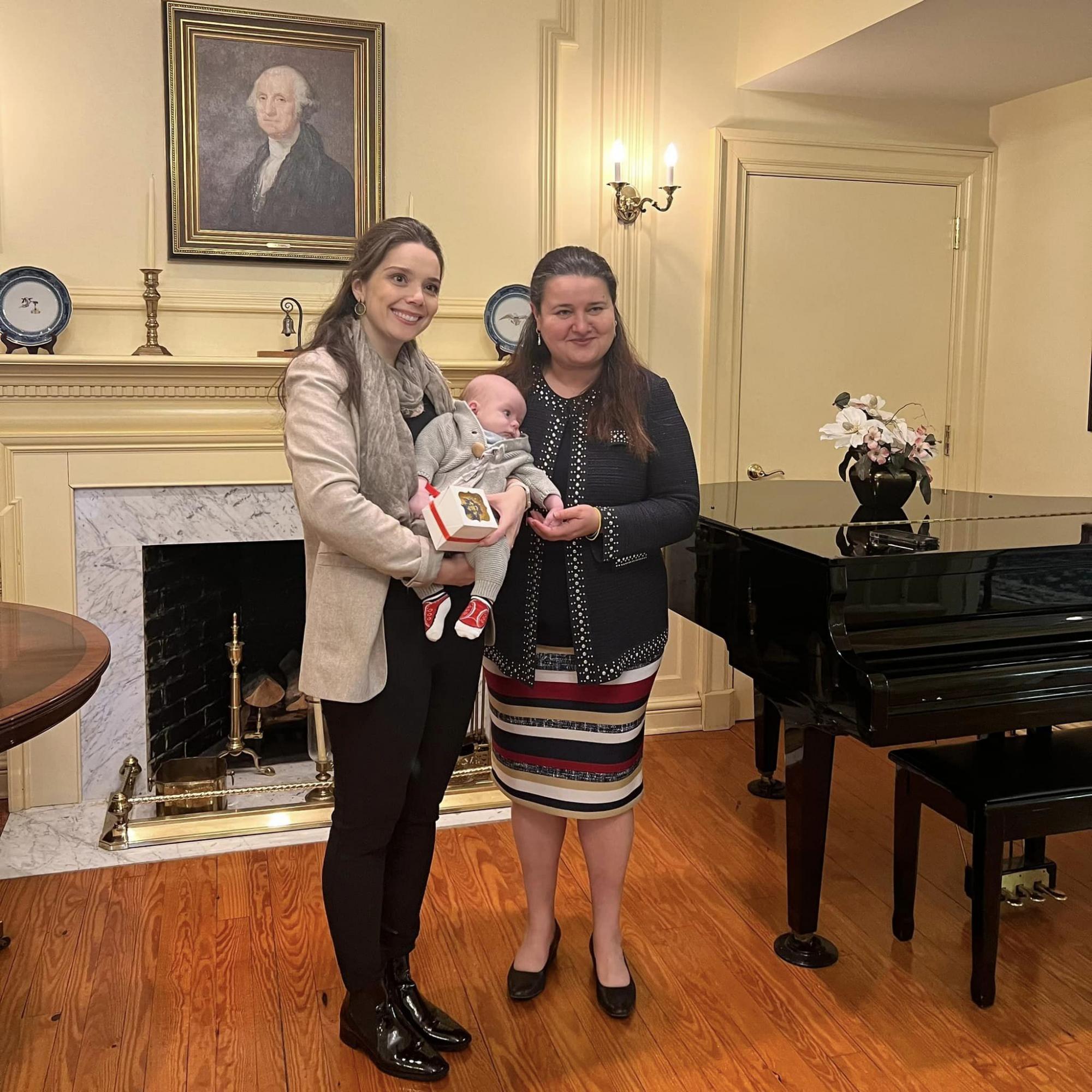 Стало известно, какое гражданство получил двухмесячный малыш Сенцова