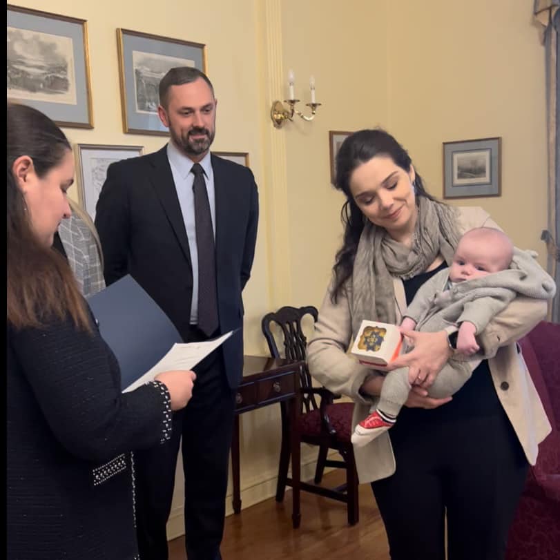Стало известно, какое гражданство получил двухмесячный малыш Сенцова