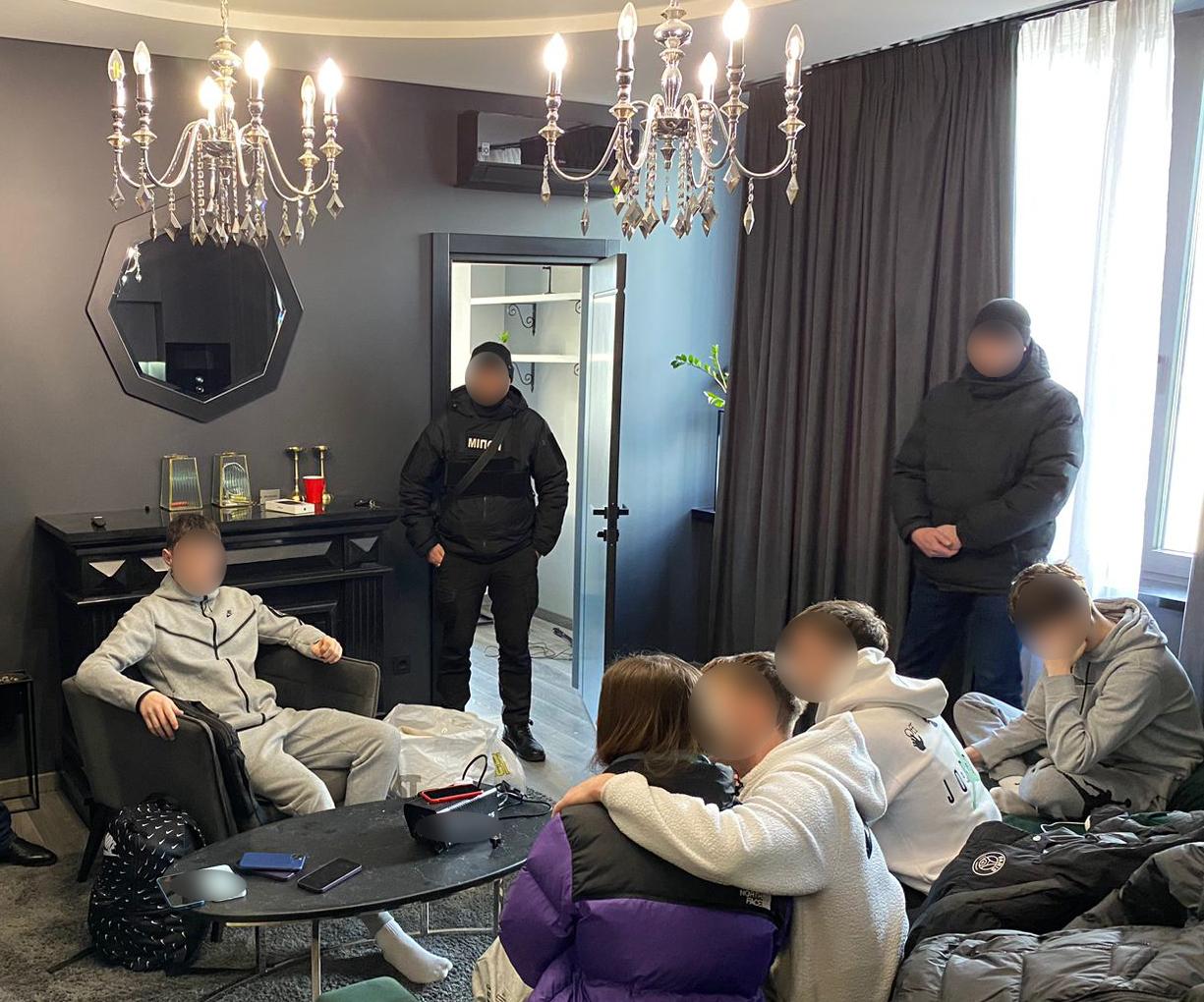 Поліція знайшла організаторів п’яних вечірок у Києві. Хлопців вимагають посадити у тюрьму