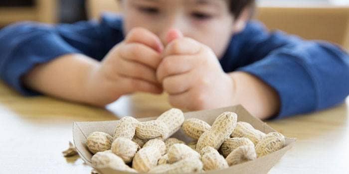 Легені були забиті арахісом: у Львові лікарі дивом врятували малюка