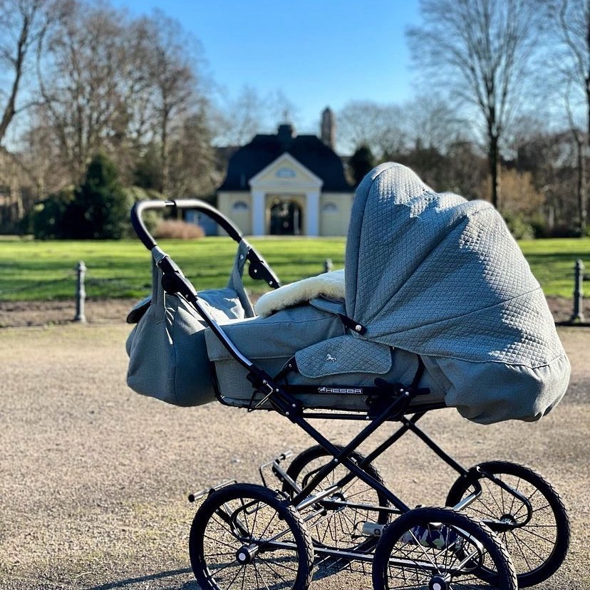 Куртка за 100 тисяч. Скільки коштує "лук", в якому дружина Усика гуляє з донькою