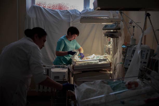 Без світла, води та під час обстрілів: українські лікарі дивом врятували життя хлопчику