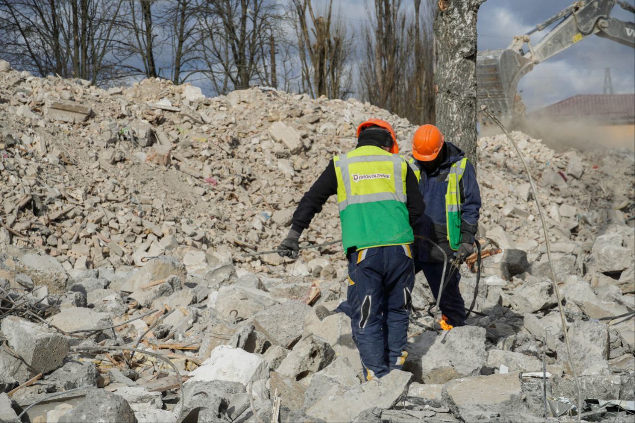 В Гостомеле восстанавливают разрушенные россиянами дома с помощью уникальной технологией (фото)