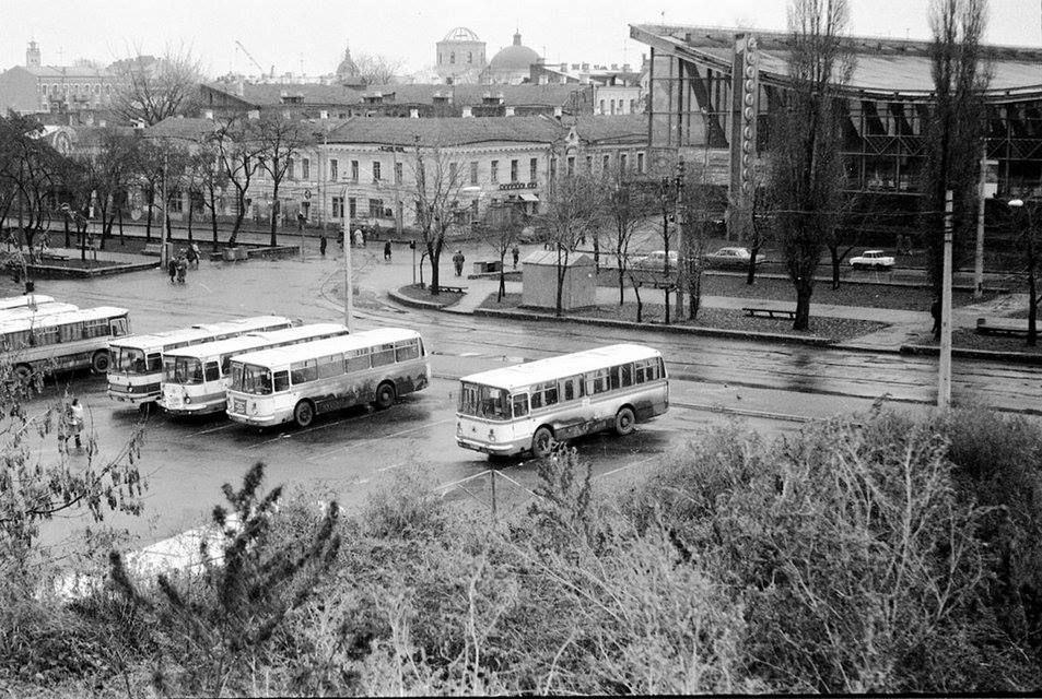 Высотка или ТРЦ? Стала известна судьба легендарной автостанции "Подол"