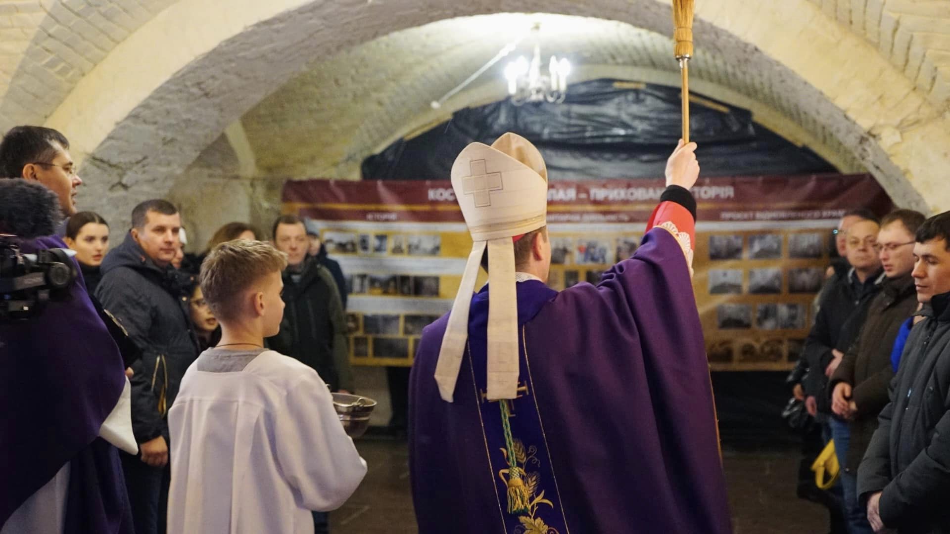 У костелі Святого Миколая у Києві відкрили особливий пункт обігріву (фото)