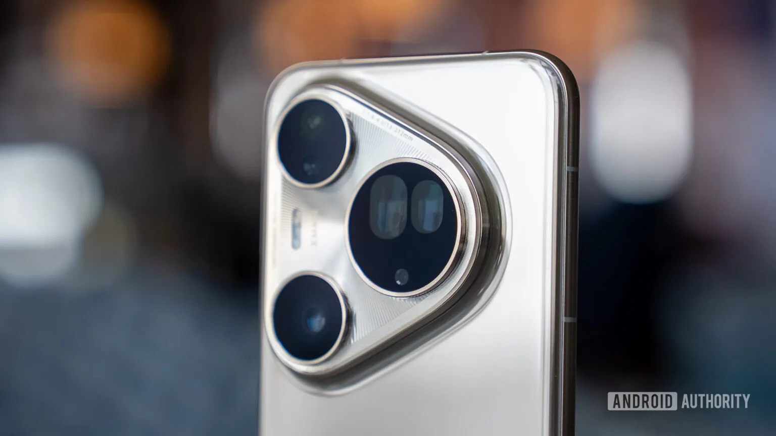 Huawei випустив новий смартфон з унікальною камерою і неймовірною деталізацією