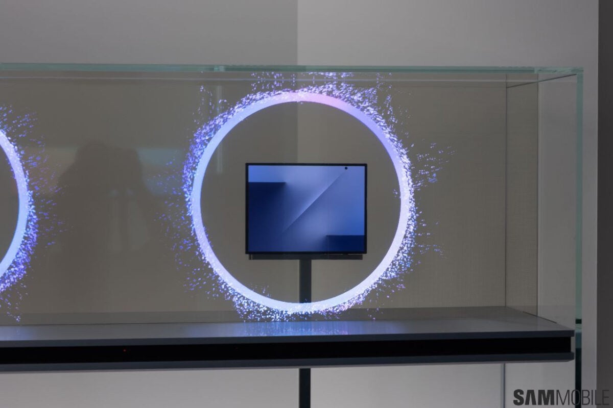 Samsung готує незвичайний смартфон, який складається втричі: розкрито характеристики і дату презентації