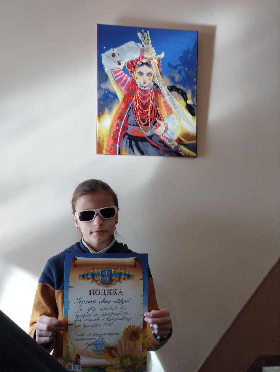 Юна незряча співачка назбирала для воїнів ЗСУ на дрон, авто і рації (фото)