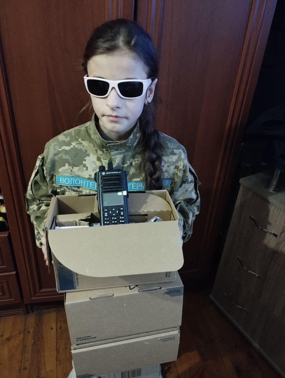Юна незряча співачка назбирала для воїнів ЗСУ на дрон, авто і рації (фото)