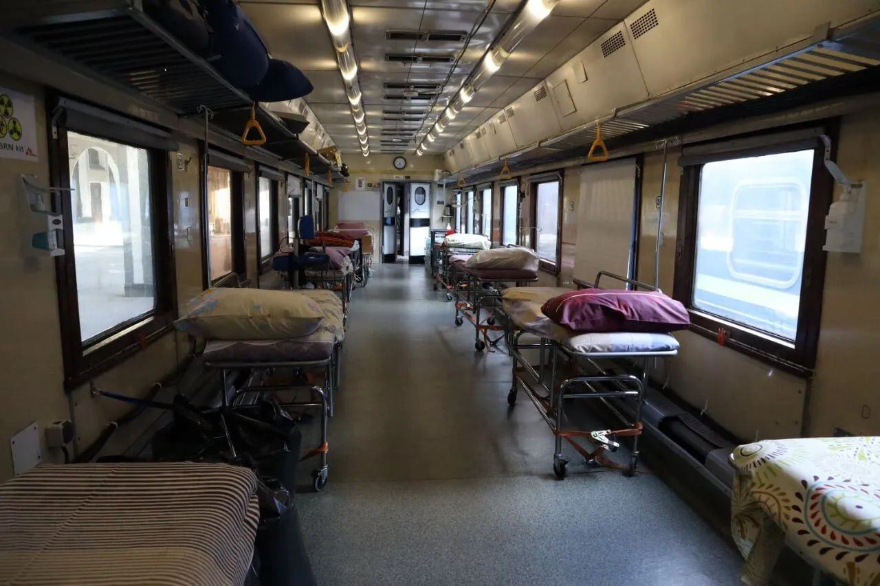 В Укрзализныце показали поезд, спасающий жизни: чем он отличается от обычного (фото)