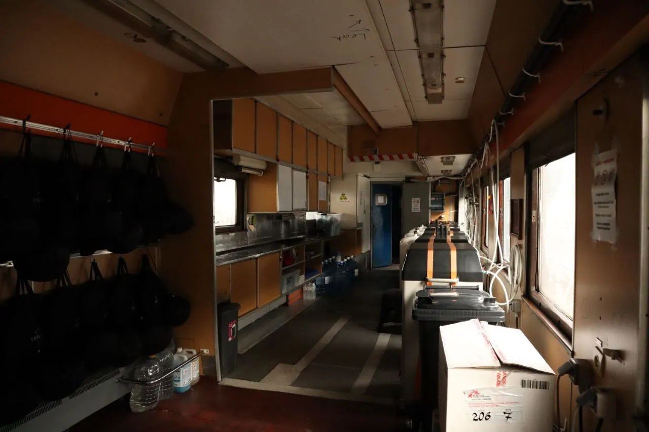 В Укрзализныце показали поезд, спасающий жизни: чем он отличается от обычного (фото)