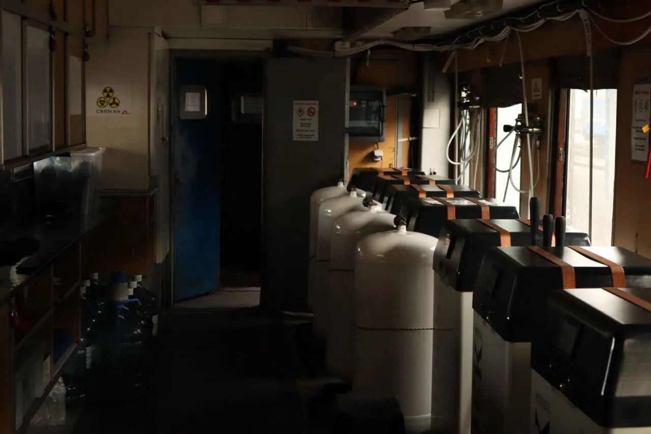 В Укрзализныце показали поезд, спасающий жизни: чем он отличается от обычного (фото)