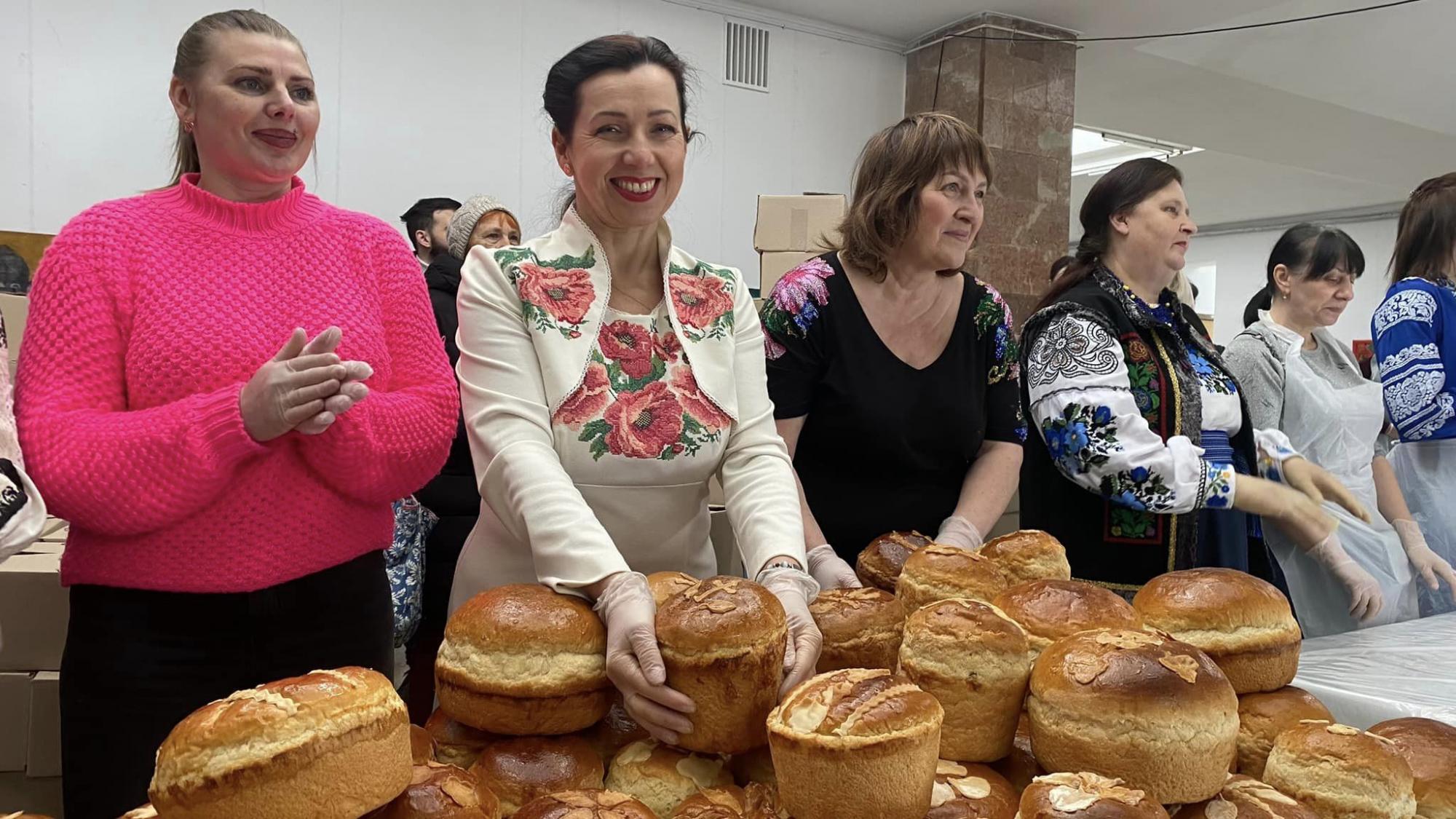 У Львові створили найбільший тризуб із пасок: дивіться, як встановили новий рекорд України