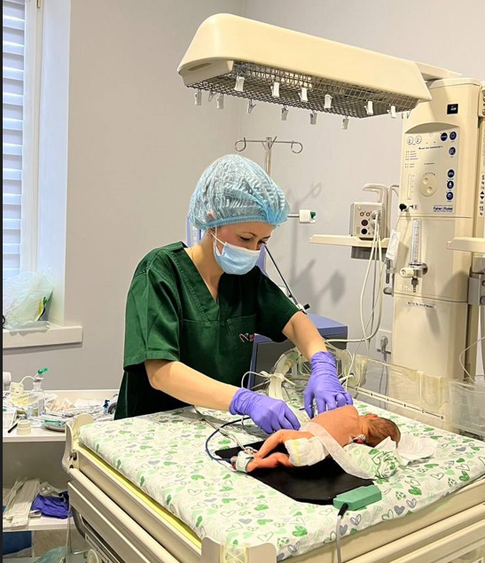 У Рівному новонародженій дитині зробили операцію на серці: дівчинка важила всього 800 грамів (фото)