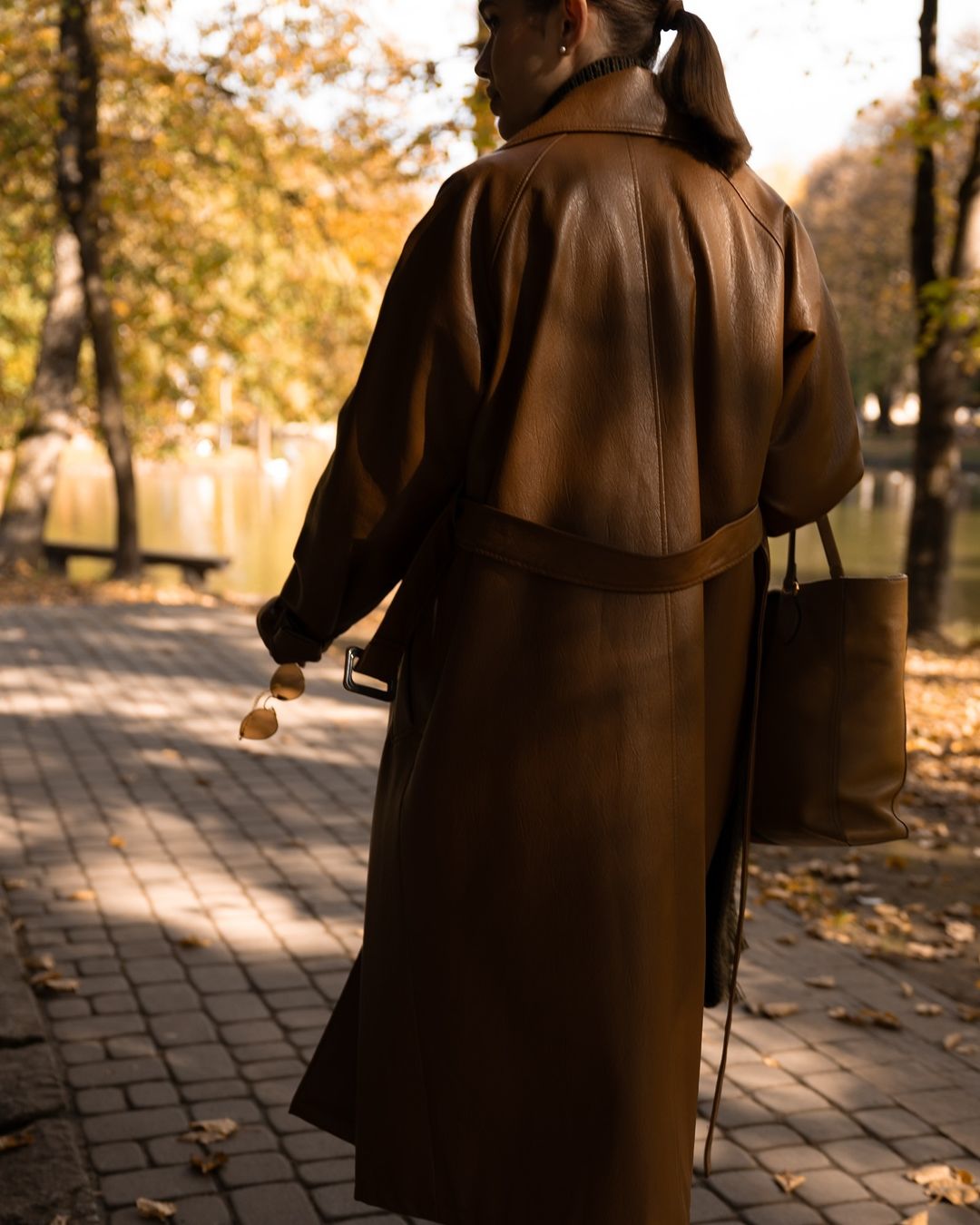 Шкіряне пальто і тренч: який верхній одяг вибирають Огнєвіч, Мірошниченко та Саша Бо