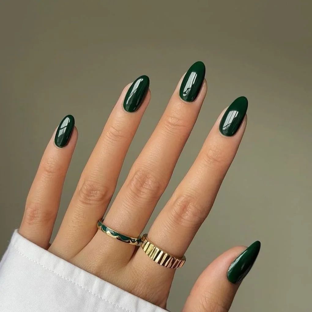 Щасливий колір місяця: який манікюр притягне гроші та кохання у грудні