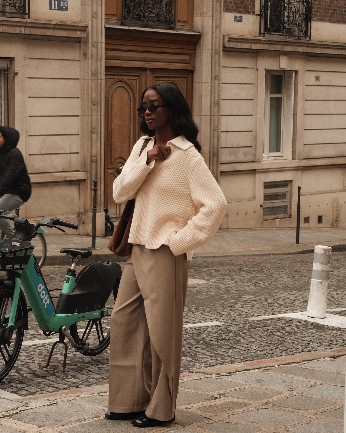 Тепло і стильно: 12 ідеальних светрів для цієї зими