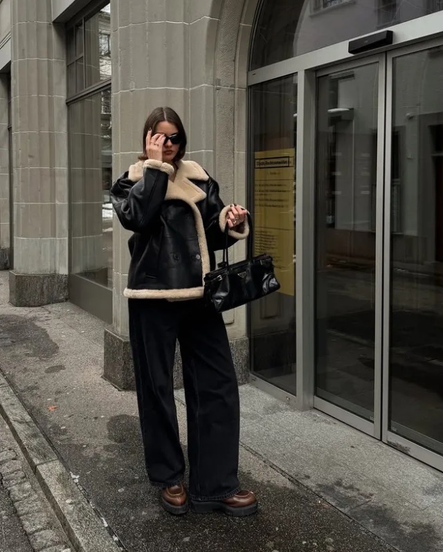 Трикотажний костюм та пальто з шарфом: модні блогери показали головні тренди на зиму 2025