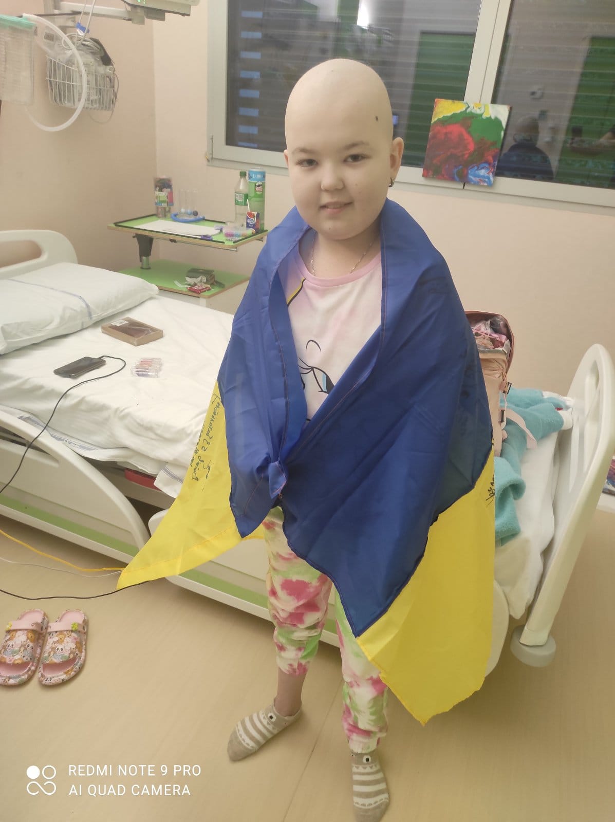 Онкобольная 11-летняя Маша рисует и продает картины, чтобы помочь ВСУ: чувственная история