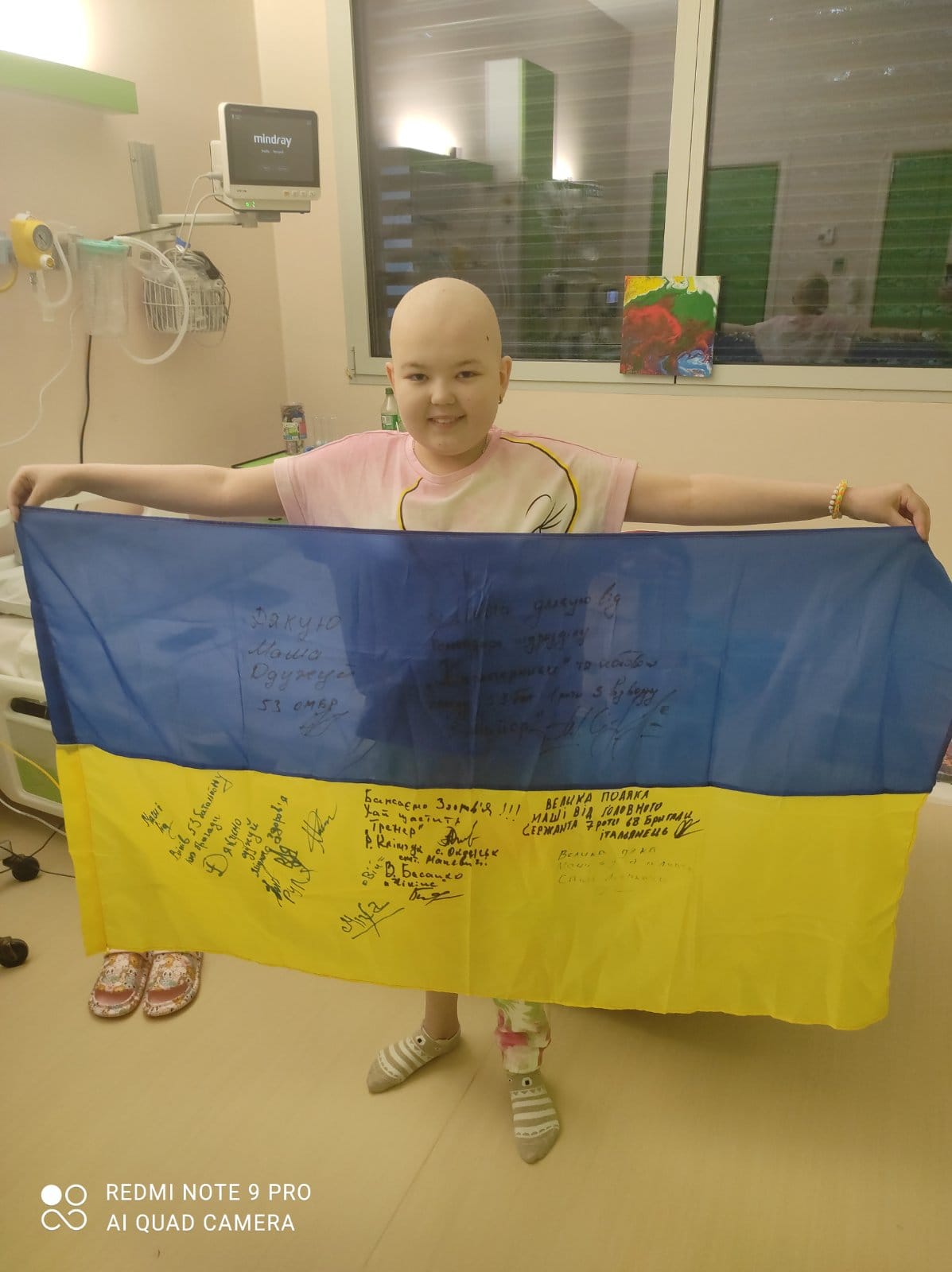 Онкобольная 11-летняя Маша рисует и продает картины, чтобы помочь ВСУ: чувственная история