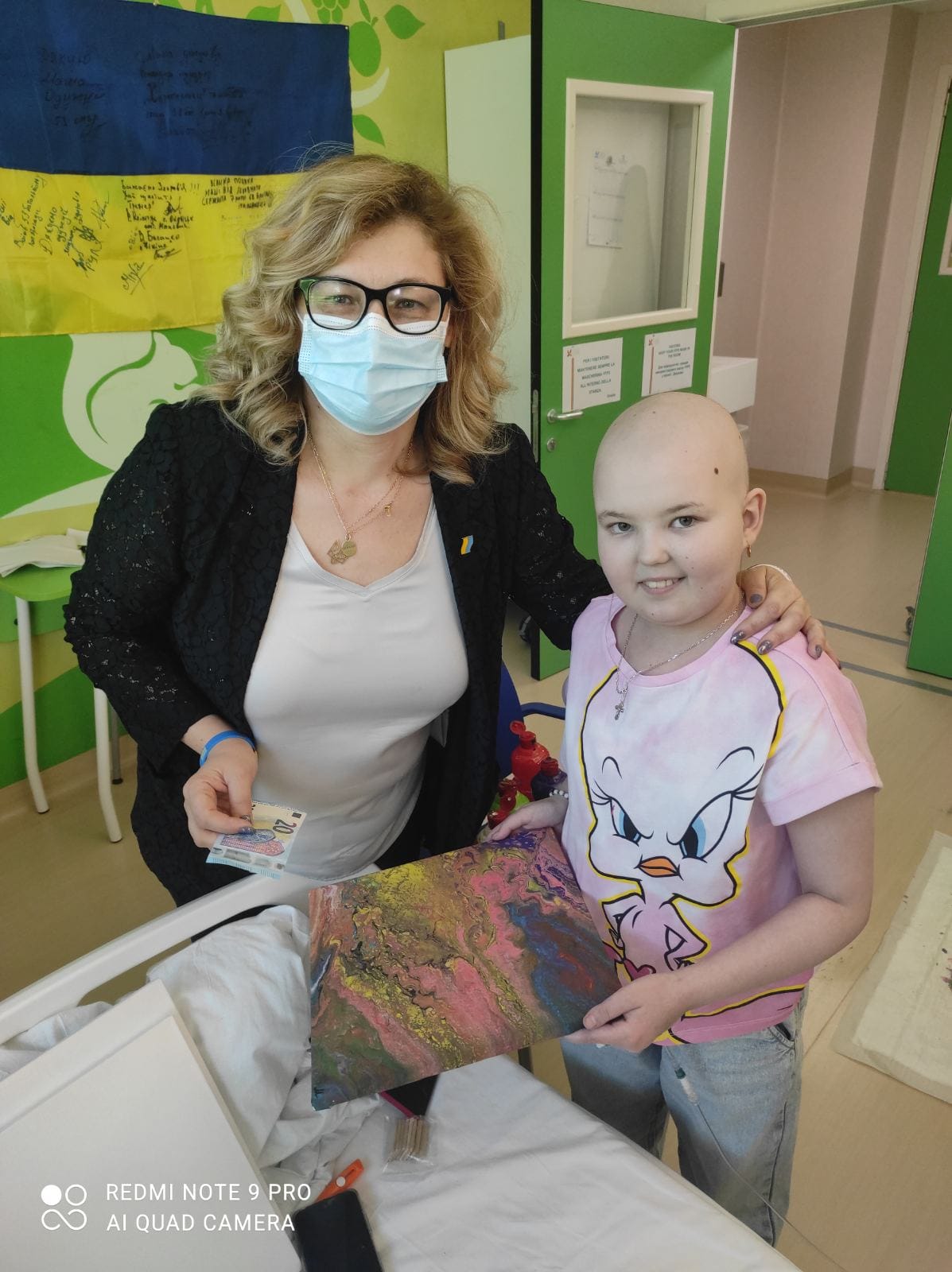 Онкобольная 11-летняя Маша рисует и продает картины, чтобы помочь ВСУ: чувственная история