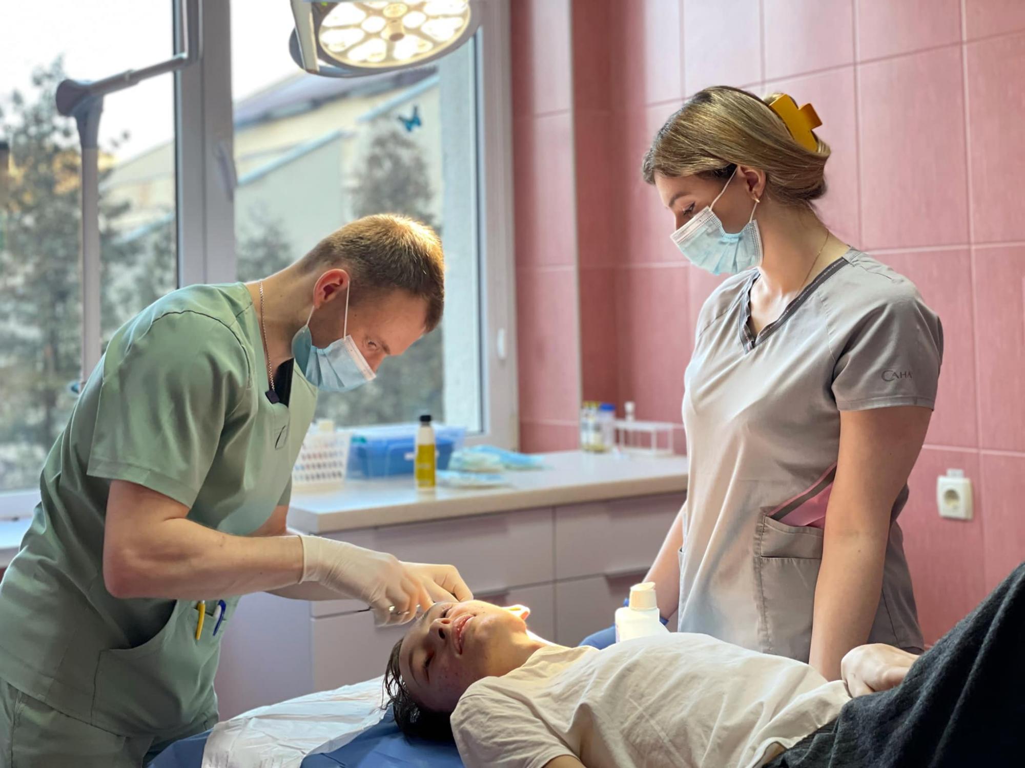 Ребенок говорил во время вмешательства: в Украине впервые провели операцию на мозге с пробуждением