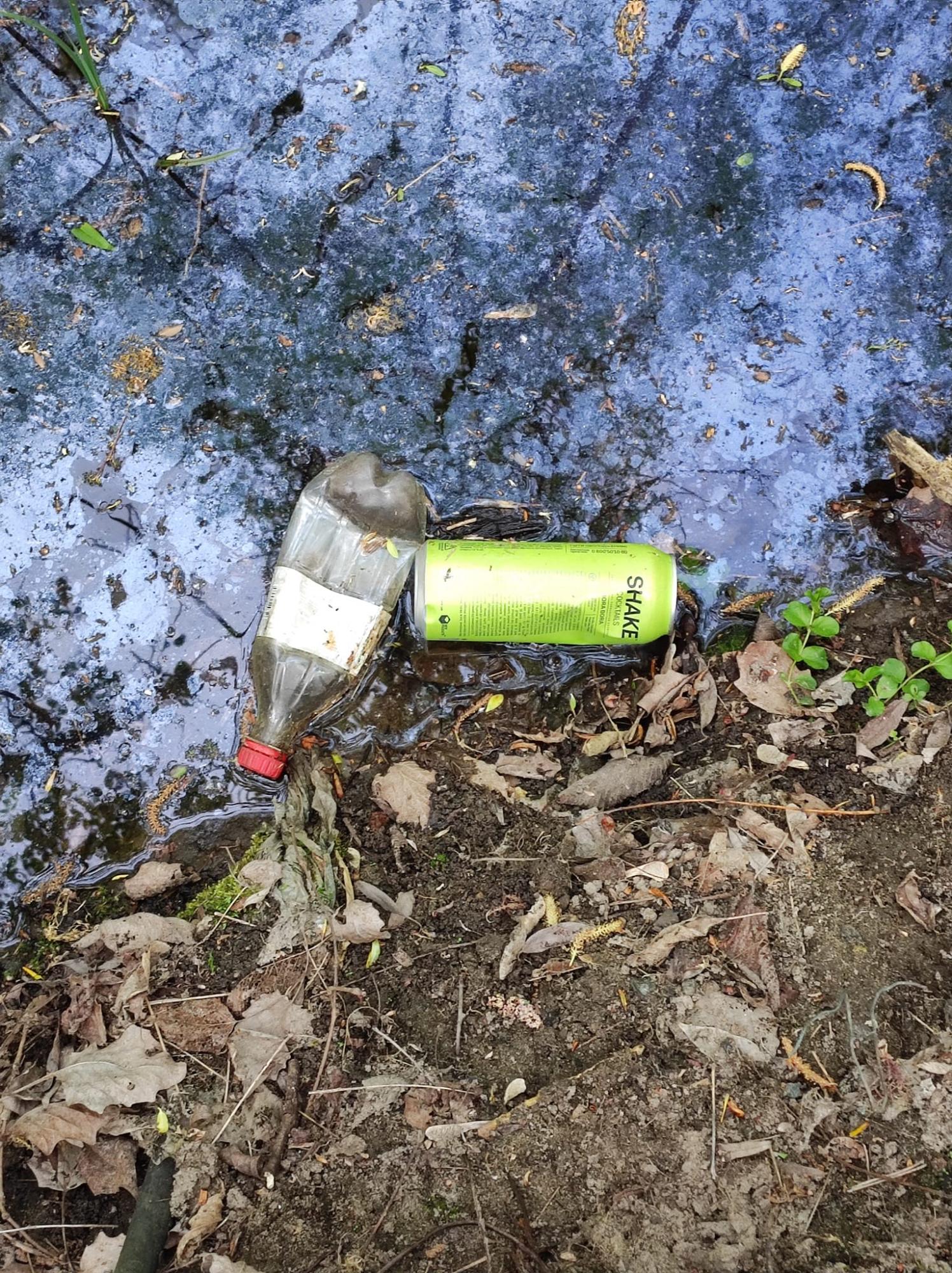 Жуков остров утопает в мусоре. Смотрите, во что в Киеве превратили природный заказник (фото)