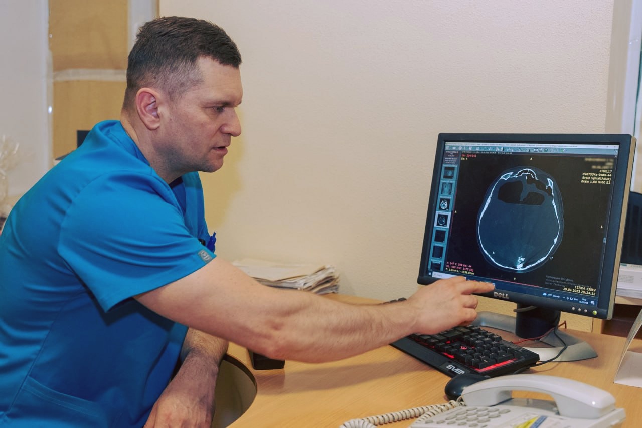 "Сантиметровий уламок застряг у мозку": лікарі дивом врятували постраждалу в Умані