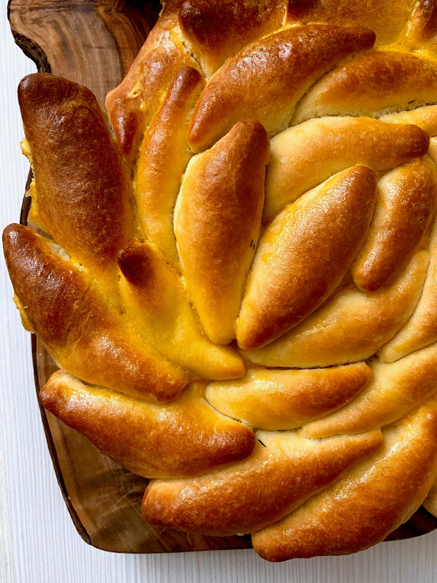 Вкусный, как в детстве: оригинальный пирог-лепесток с зеленью и творогом от одесского повара