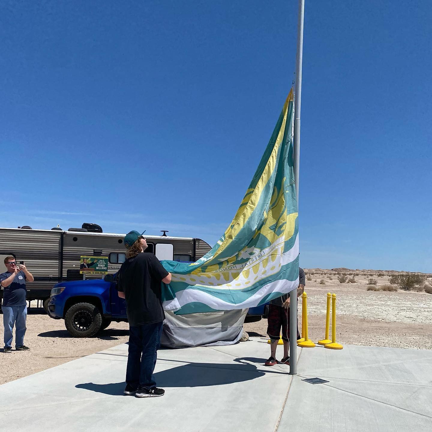 Всередині США утворилася нова республіка. Нею править султан, а громадянство може отримати будь-хто