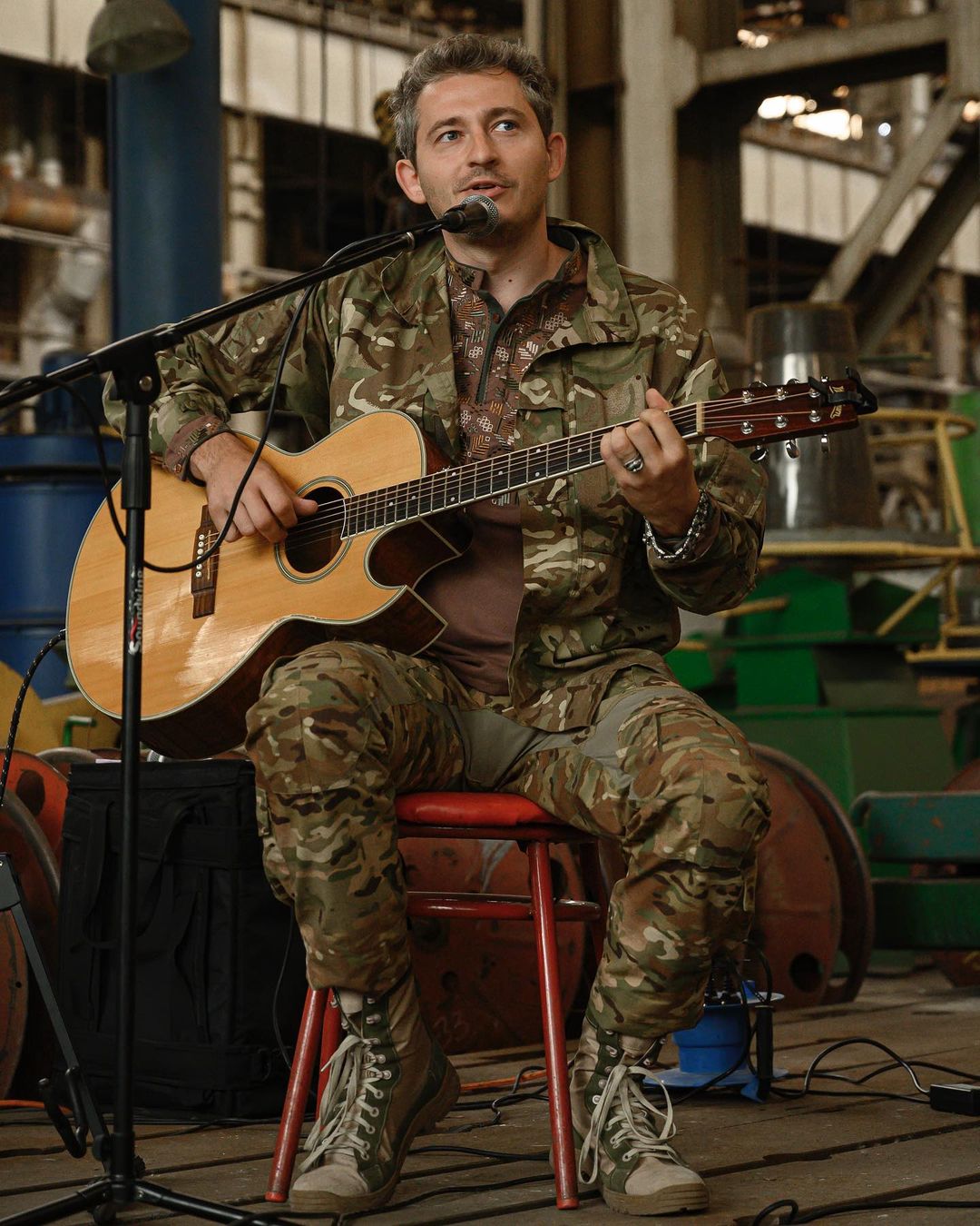 Коля Сєрга зізнався, що його брат із Росії воює на боці окупантів