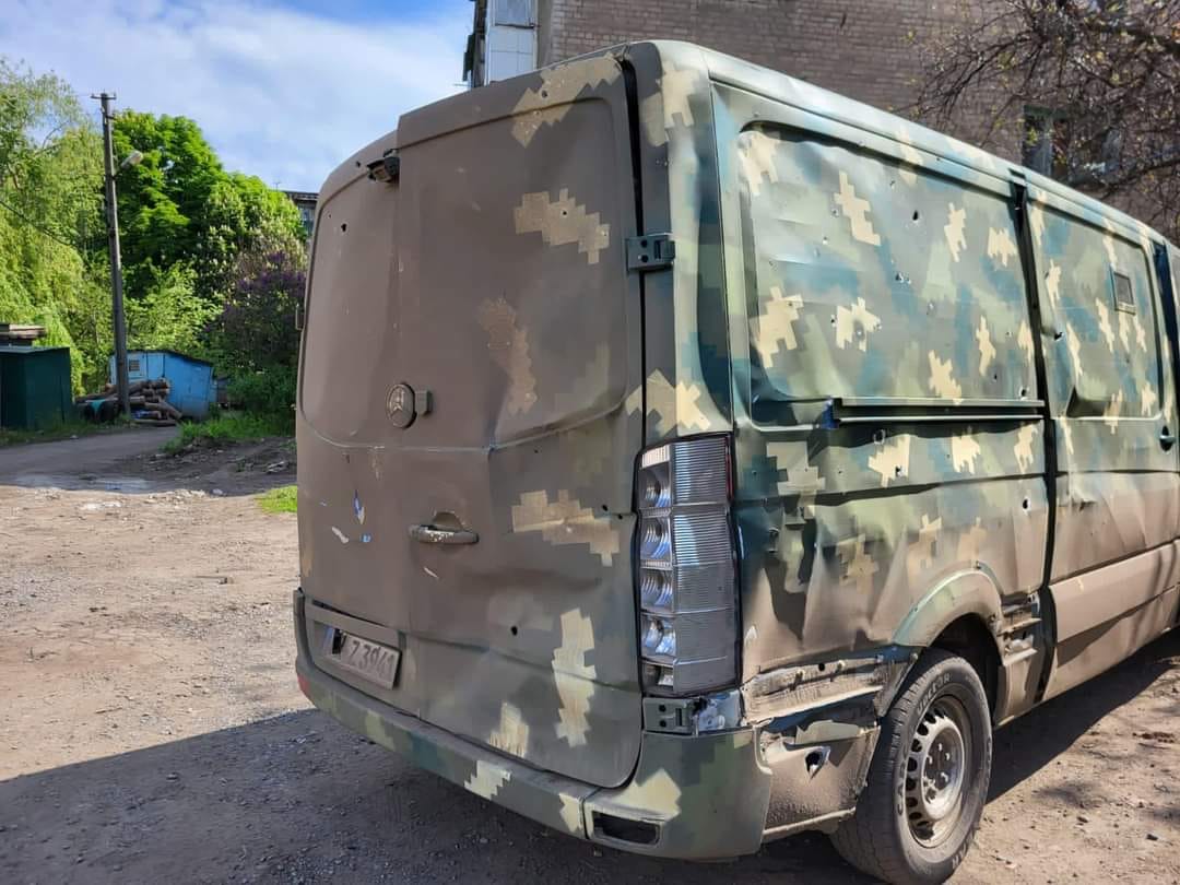 Група поліцейських потрапила під обстріл біля Часового Яру: є поранені